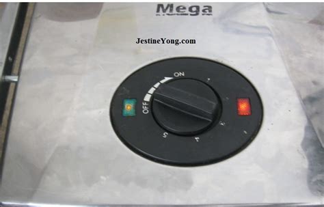 Shorted electrical toaster repaired. Model: Mega | ElectronicsRepairFaq.com