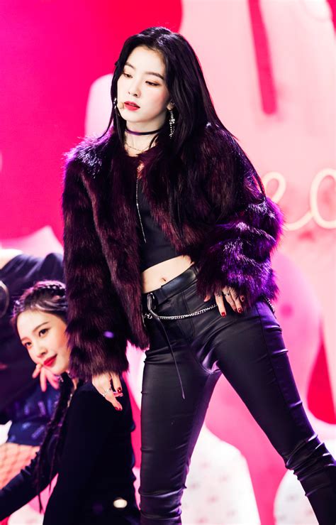 15+ Outfits Red Velvet's Irene Wore That Show Off Her Impossibly Tiny Waist - Koreaboo