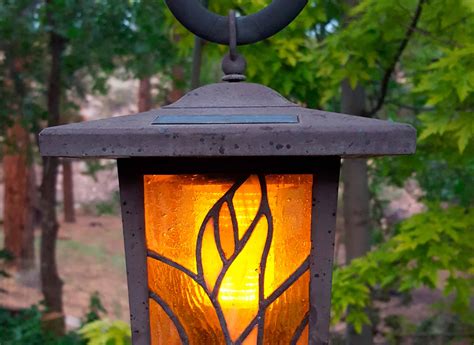 Top 5 Decorative Outdoor Hanging Solar Power Lanterns 2021 - Cozy Minds