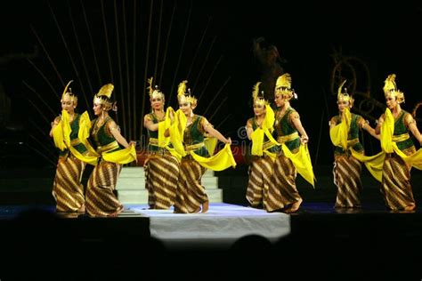 Javanese dance editorial photo. Image of city, event - 36008321