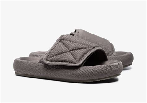 Yeezy Slides – Everything you need to know: Price, Sizing, Colors