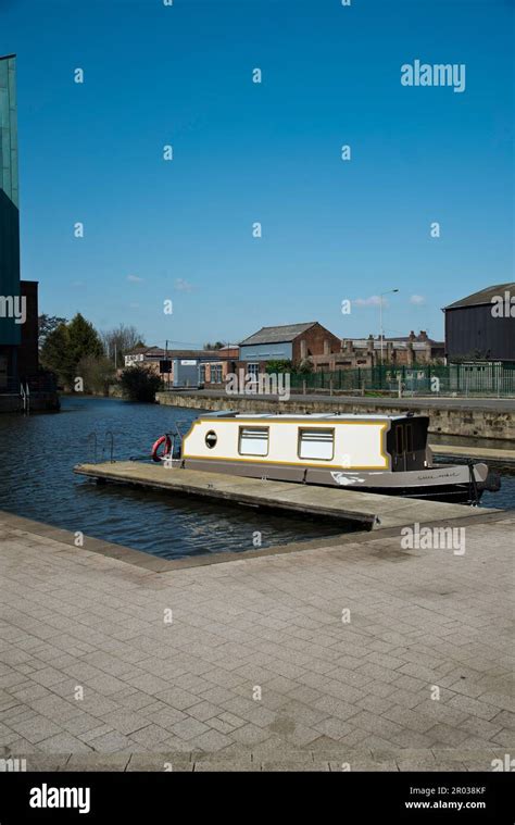 Narrow boat and the Loughborough Canal Basin on the Grand Union Canal, Loughborough ...