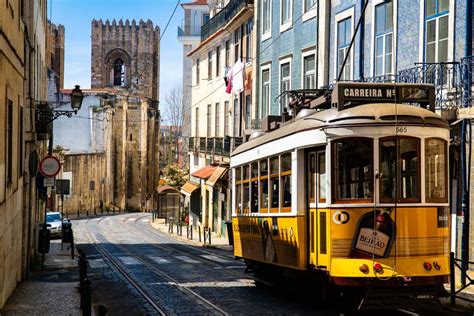 The Best Things to do in Alfama: Lisbon's Charming Old Town | Worldwide ...