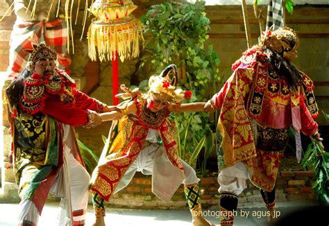 Tari Daerah Indonesia: Tari Barong - Bali