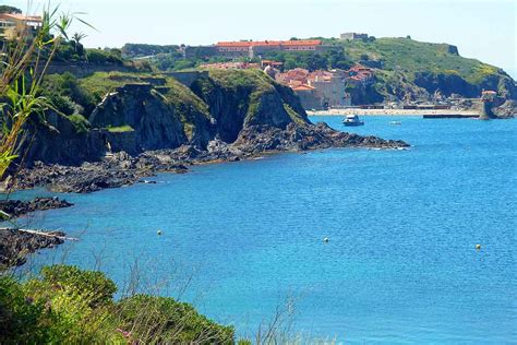 Modern Holiday Villa to Rent with heated pool in Collioure with fabulous sea views, sleeps 8.