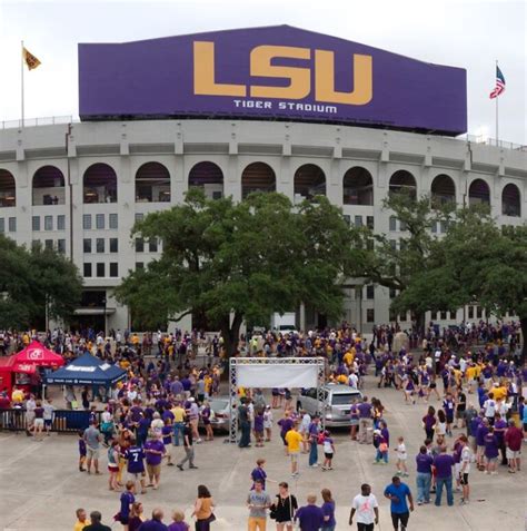 LSU stadium - Travel Off Path