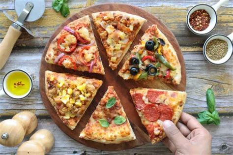 Pepperoni To Olive: 10 Popular Toppings To Enhance The Flavour Of Pizza