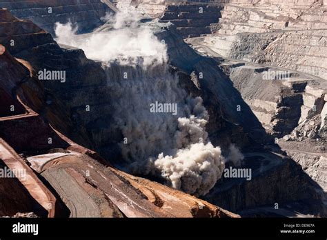 Super Pit Gold Mine Blast, Kalgoorlie Western Australia Stock Photo - Alamy