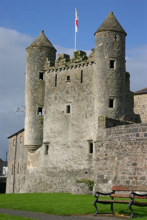 Defending the town Castles In Ireland, Visit Ireland, Architecture Ireland, Places To See ...