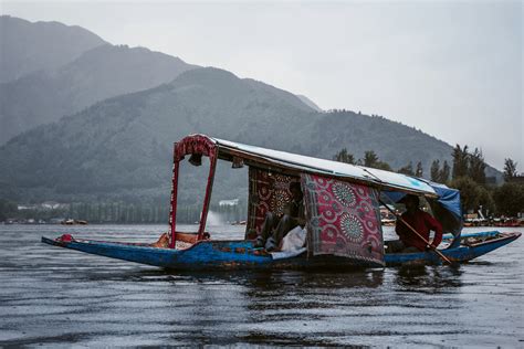 The Complete Guide To Shikara Ride In Kashmir