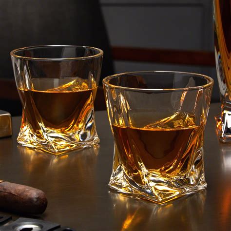 Twist Unique Whiskey Glasses in 2020 | Whiskey glasses, Whiskey ...