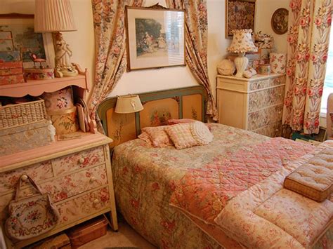 Vintage Bedroom Decorating Ideas and Photos