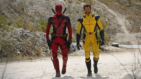 Hugh Jackman's reaction to wearing Wolverine's classic suit in Deadpool ...