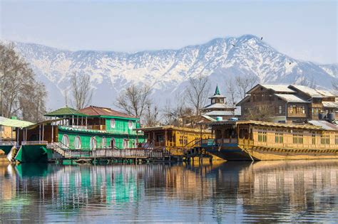 12 Most Beautiful Places in Jammu and Kashmir - CRAZY NEWSX