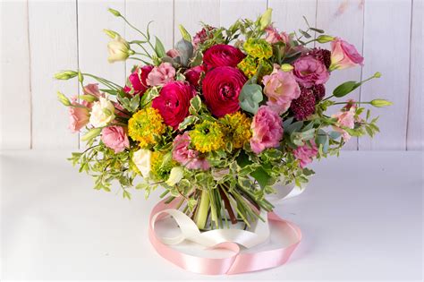 4K, Bouquets, Ranunculus, Eustoma, Wood planks, Ribbon, HD Wallpaper | Rare Gallery