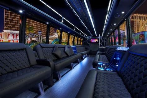 Miami: Party Bus - 5-Hour VIP Nightlife Tour