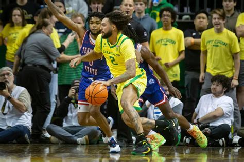 Oregon Ducks men's basketball overcomes shorthanded lineup to beat Florida A&M - Yahoo Sports