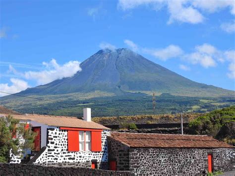 Azores: Mountain, Wine and Whales - A Travel Guide of Pico island by Geeky Explorer 24-08-2017 ...