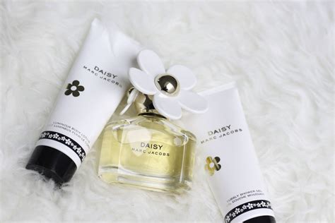 Product Review: Marc Jacobs Daisy Eau de Toilette Gift Set - fashionandstylepolice ...