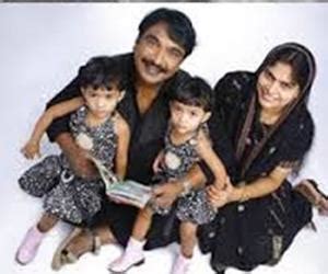 Cochin Haneefa's daughters Safa and Marwa debut in film Geethanjali ...