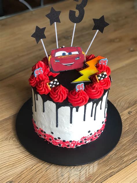 Lightning McQueen cake | Mcqueen cake, Lightning mcqueen birthday cake ...