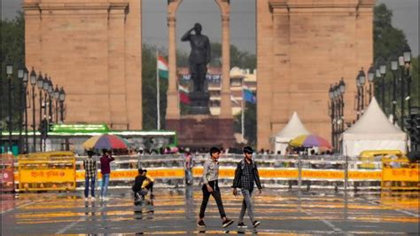 At 42.9°C, Delhi swelters on hottest day of 2023 | Latest News Delhi ...