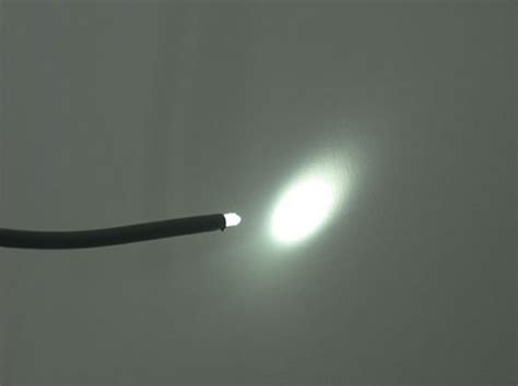 COLD LIGHT – Fiberoptic lamp brings sunlight indoors