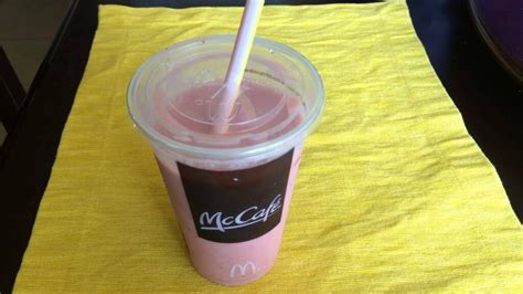 McDonald’s Strawberry Banana Smoothie Calories | Is It Healthy? - TheFoodXP