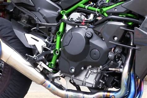 Kawasaki Ninja H2R Supercharged Superbike Track Test Video | Cycle World