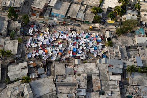 Haiti 48 hours later - Photos - The Big Picture - Boston.com