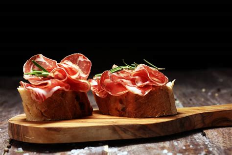 Cappacuolo or Capocollo (Capicola/Coppa): What Is it and What Does it Taste Like?