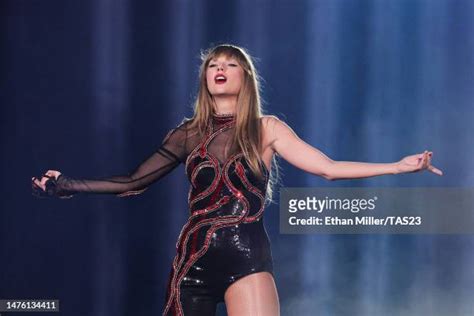 6,850 Taylor Swift Las Vegas Stock Photos, High-Res Pictures, and Images - Getty Images