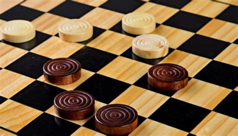 How to play checkers for beginners