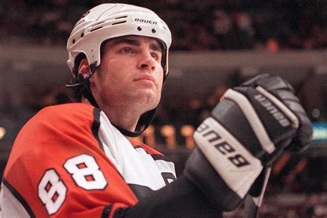 Flyers to retire Eric Lindros' No. 88