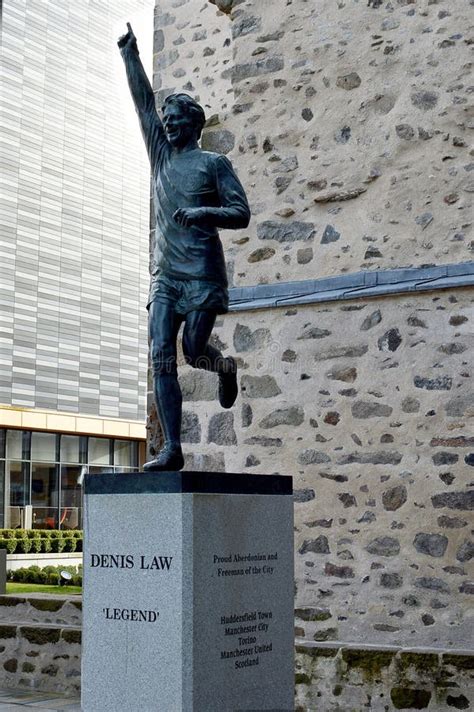 Denis Law Statue - Aberdeen, Scotland Editorial Photography - Image of ...