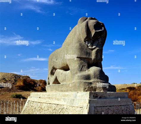 Lion of Babylon statue, Babil Province, Iraq, Middle East Stock Photo - Alamy