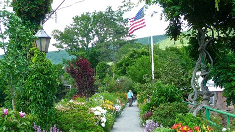 HIDDEN GEMS: The Bridge of Flowers