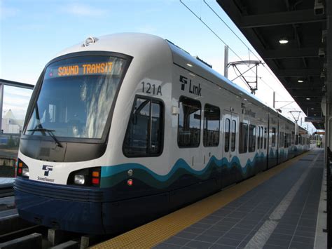 Seattle Light Rail Ridership Grows 83% With Expansion, Blows Away ...