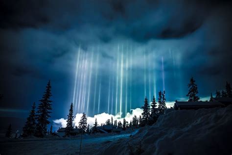 Photographer Captures Amazing Light Pillars In Northern Ontario (26 Pics) | Bored Panda