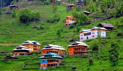 Indian Army Lights Up More Than 200 Mud Houses In J&K, Distributes Solar Lights - Indiatimes.com