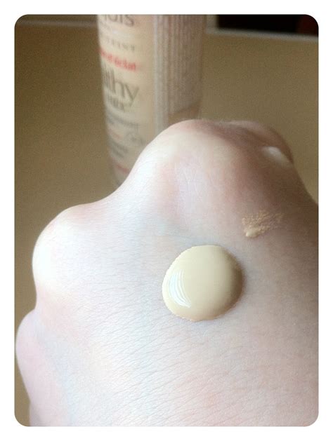 Miss Feline - the Beauty Blog: Bourjois Healthy Mix Foundation - 51 (Light Vanilla) quick swatches