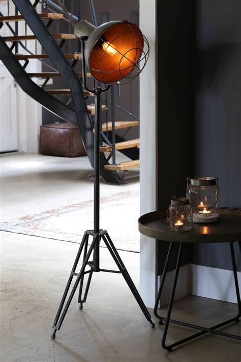 Industriestativ Stehlampe - DistressedIndustrielle Stativ Stehlampe - Distressed in ...