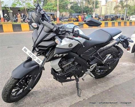 Yamaha MT15 white colour with orange alloys at dealer for Rs 20k