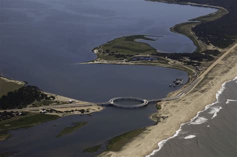 Circular bridge in Uruguay lets drivers slow down and enjoy the view ...