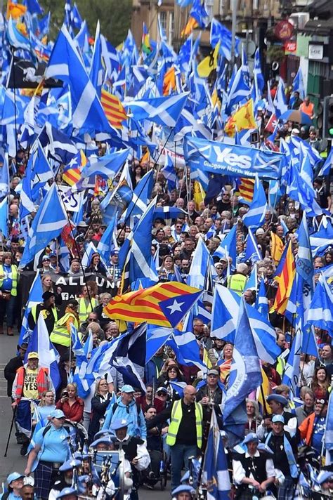 Independence march Glasgow: Tens of thousands march through city ...