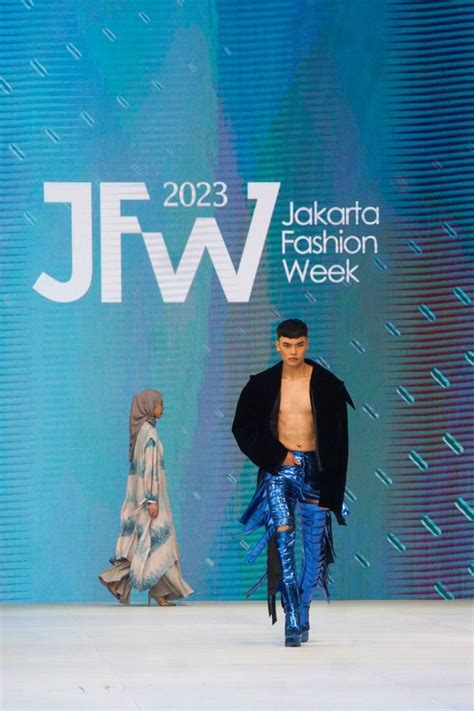 JFW 2023 Resmi Dimulai, Hadirkan 116 Desainer & Brand Lokal | kumparan.com