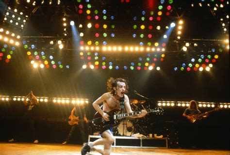 AC/DC Back in Black Tour 1980 [1200x813] : OldSchoolCool