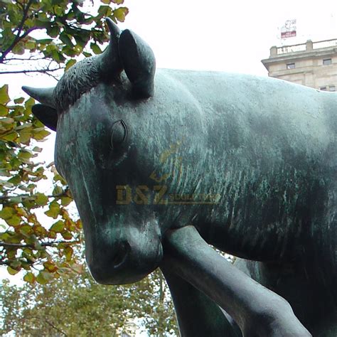 Head down thinking outdoor large bronze bull sculpture artwork