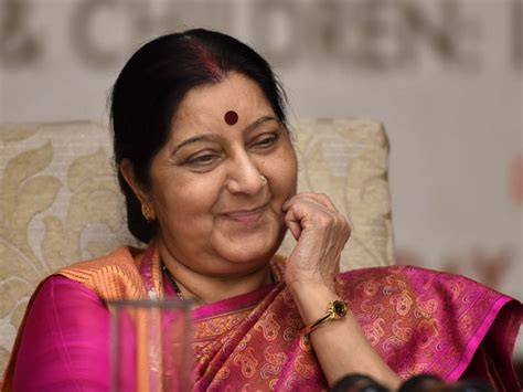 Sushma Swaraj rules out contesting 2019 Lok Sabha elections - Oneindia News