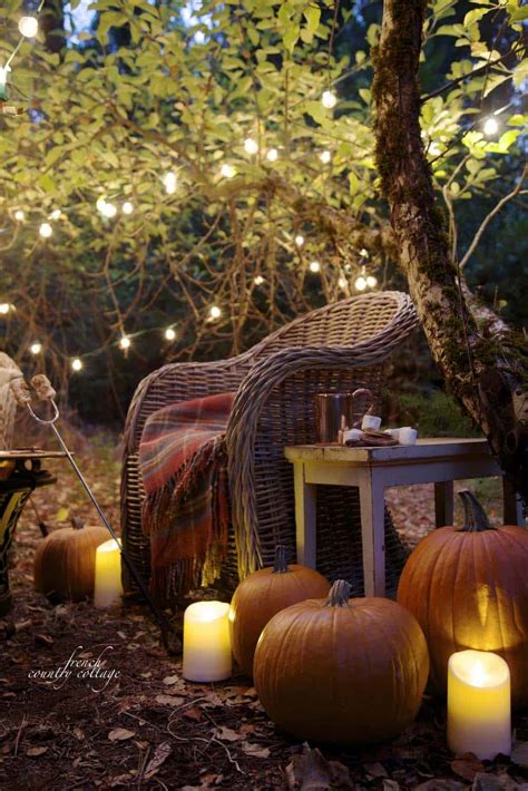 46 of the Coziest Ways to Decorate your Outdoor Spaces for Fall